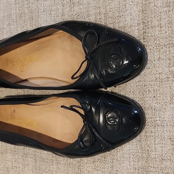 Chanel Patent Bow Flats size 37.5•Poor Condition •See Photos - Picture 2 of 16